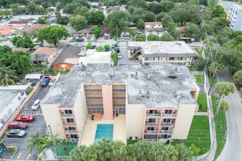 Снять в аренду квартиру в Майами, Флорида 2 спальни, 91.04м2, № 1952854 - фото 29