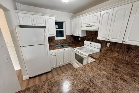 Снять в аренду квартиру в Майами, Флорида 2 спальни, 91.04м2, № 1952854 - фото 4