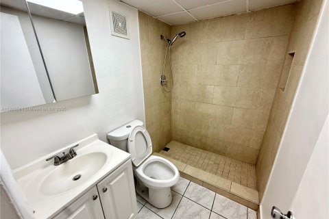 Снять в аренду квартиру в Майами, Флорида 2 спальни, 91.04м2, № 1952854 - фото 14