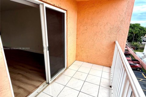 Снять в аренду квартиру в Майами, Флорида 2 спальни, 91.04м2, № 1952854 - фото 11