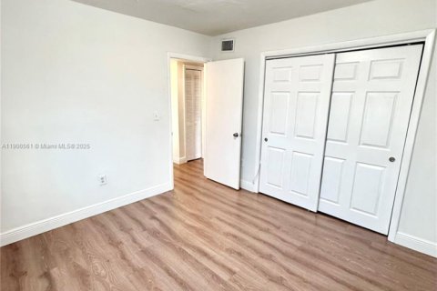 Снять в аренду квартиру в Майами, Флорида 2 спальни, 91.04м2, № 1952854 - фото 15