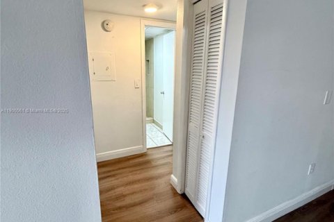 Снять в аренду квартиру в Майами, Флорида 2 спальни, 91.04м2, № 1952854 - фото 8