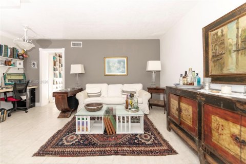 Apartamento en alquiler en Miami Beach, Florida, 1 dormitorio, 54.81 m2 № 2075223 - foto 2