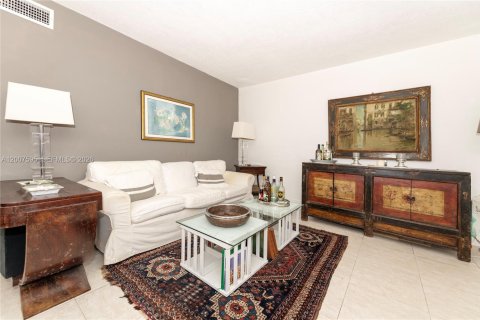 Apartamento en alquiler en Miami Beach, Florida, 1 dormitorio, 54.81 m2 № 2075223 - foto 8