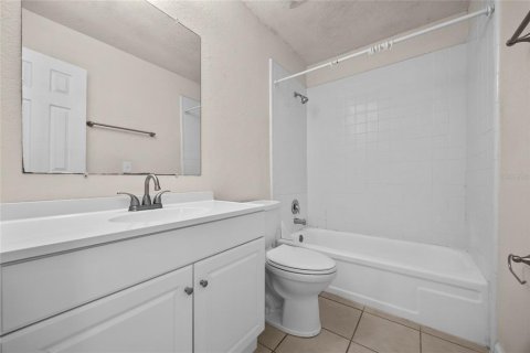 Condo in Gainesville, Florida, 3 bedrooms  № 1746616 - photo 13