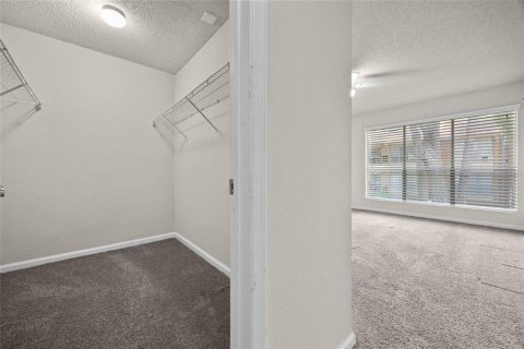 Condo in Gainesville, Florida, 3 bedrooms  № 1746616 - photo 14
