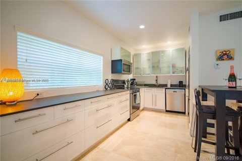 Copropriété à vendre à Miami Beach, Floride: 1 chambre, 60.39 m2 № 1962259 - photo 4