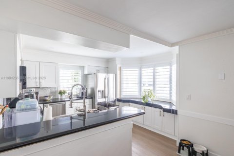 Купить таунхаус в Корал-Гейблс, Флорида 3 спальни, 141.21м2, № 2046790 - фото 14