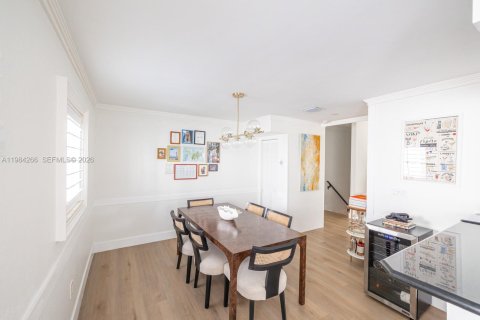 Купить таунхаус в Корал-Гейблс, Флорида 3 спальни, 141.21м2, № 2046790 - фото 18