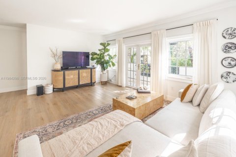 Купить таунхаус в Корал-Гейблс, Флорида 3 спальни, 141.21м2, № 2046790 - фото 24