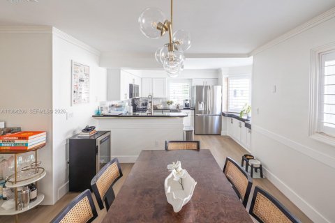 Купить таунхаус в Корал-Гейблс, Флорида 3 спальни, 141.21м2, № 2046790 - фото 20