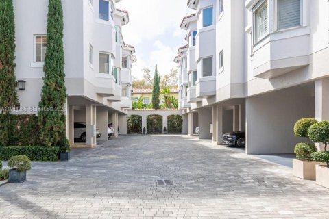 Купить таунхаус в Корал-Гейблс, Флорида 3 спальни, 141.21м2, № 2046790 - фото 3