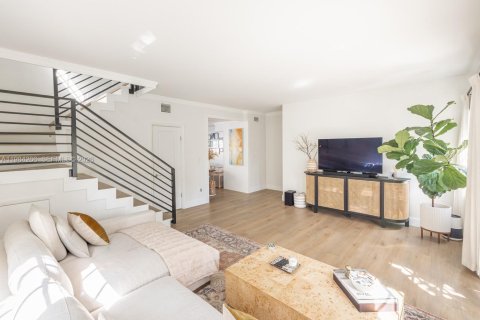 Купить таунхаус в Корал-Гейблс, Флорида 3 спальни, 141.21м2, № 2046790 - фото 25