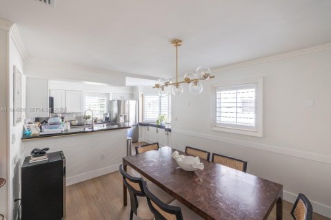 Купить таунхаус в Корал-Гейблс, Флорида 3 спальни, 141.21м2, № 2046790 - фото 21