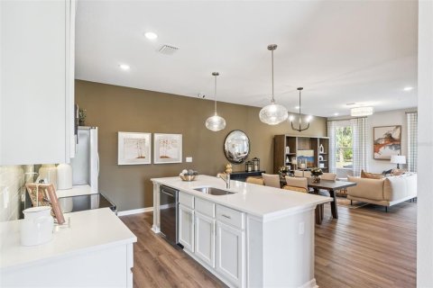 Townhouse in Eustis, Florida 3 bedrooms, 152.82 sq.m. № 2101867 - photo 6