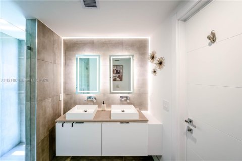 Condo in Miami Beach, Florida, 3 bedrooms  № 1857517 - photo 30
