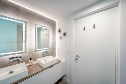 Condo in Miami Beach, Florida, 3 bedrooms  № 1857517 - photo 25