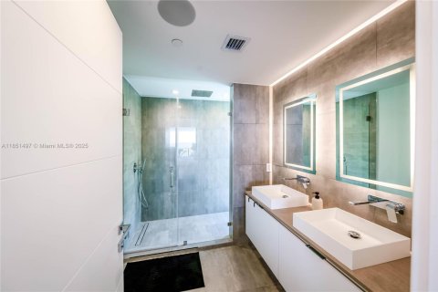 Condo in Miami Beach, Florida, 3 bedrooms  № 1857517 - photo 24