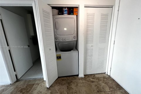 Снять в аренду кондоминиум в Майами, Флорида 1 спальня, 60.48м2, № 1964490 - фото 4