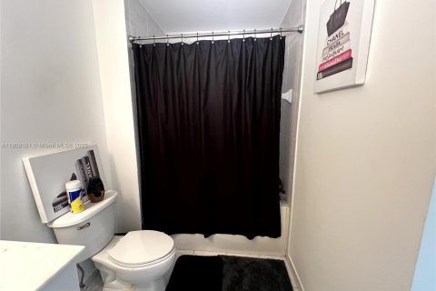 Снять в аренду кондоминиум в Майами, Флорида 1 спальня, 60.48м2, № 1964490 - фото 7