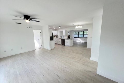 House in Port Charlotte, Florida 2 bedrooms, 113.53 sq.m. № 1910956 - photo 9