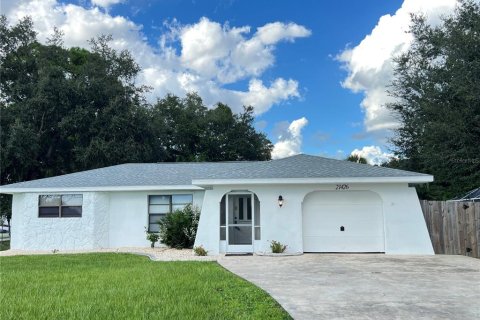 House in Port Charlotte, Florida 2 bedrooms, 113.53 sq.m. № 1910956 - photo 1