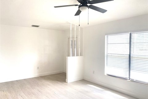 House in Port Charlotte, Florida 2 bedrooms, 113.53 sq.m. № 1910956 - photo 4