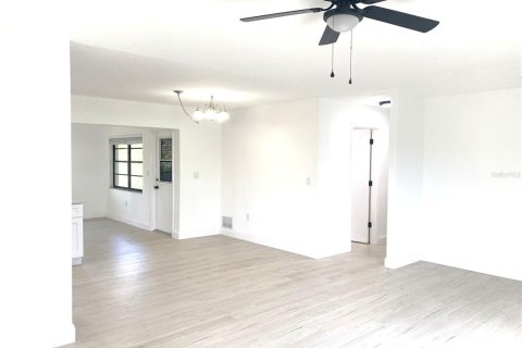 House in Port Charlotte, Florida 2 bedrooms, 113.53 sq.m. № 1910956 - photo 6
