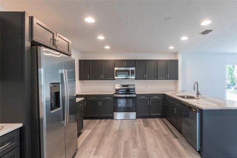 House in Punta Gorda, Florida 2 bedrooms, 128.39 sq.m. № 1908631 - photo 6