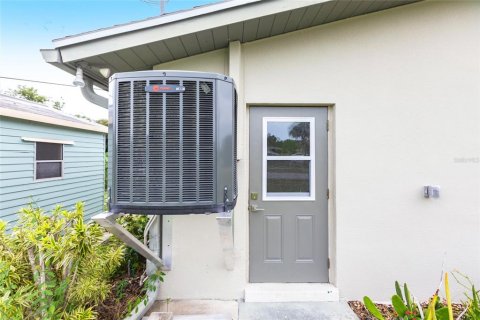 House in Punta Gorda, Florida 2 bedrooms, 128.39 sq.m. № 1908631 - photo 20