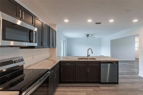 House in Punta Gorda, Florida 2 bedrooms, 128.39 sq.m. № 1908631 - photo 7