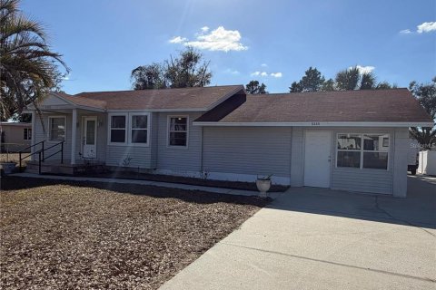 Commercial property in Zephyrhills, Florida 194.82 sq.m. № 2108374