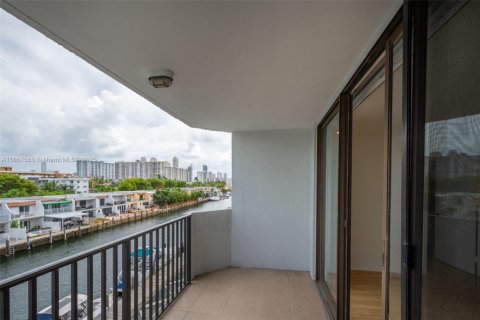 Copropriété à louer à North Miami Beach, Floride: 2 chambres, 103.12 m2 № 1881850 - photo 19