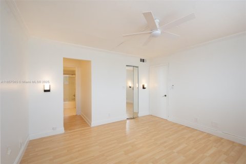 Copropriété à louer à North Miami Beach, Floride: 2 chambres, 103.12 m2 № 1881850 - photo 14
