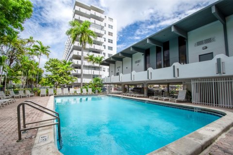 Copropriété à louer à North Miami Beach, Floride: 2 chambres, 103.12 m2 № 1881850 - photo 17