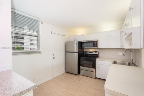 Copropriété à louer à North Miami Beach, Floride: 2 chambres, 103.12 m2 № 1881850 - photo 7
