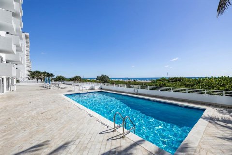 Condo in Miami Beach, Florida  № 1955812 - photo 16