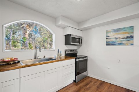 House in Hernando Beach, Florida 2 bedrooms, 125.23 sq.m. № 2227091 - photo 9