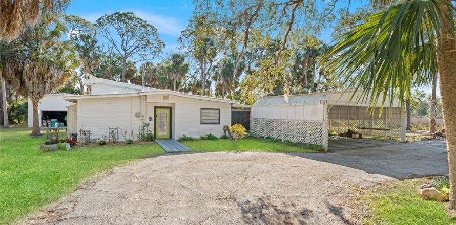 House in Hernando Beach, Florida 2 bedrooms, 125.23 sq.m. № 2227091