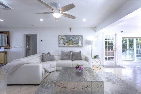 House in Deerfield Beach, Florida 4 bedrooms, 175.31 sq.m. № 1889562 - photo 7