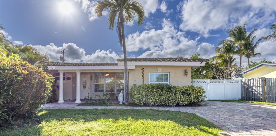 House in Deerfield Beach, Florida 4 bedrooms, 175.31 sq.m. № 1889562