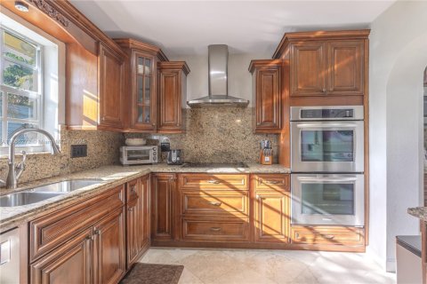 House in Deerfield Beach, Florida 4 bedrooms, 175.31 sq.m. № 1889562 - photo 8