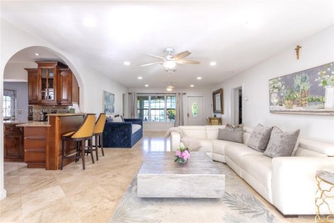 House in Deerfield Beach, Florida 4 bedrooms, 175.31 sq.m. № 1889562 - photo 5