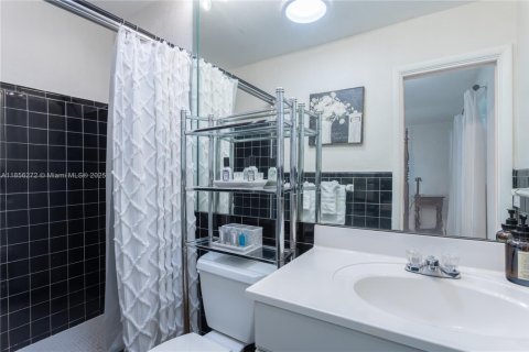 House in Deerfield Beach, Florida 4 bedrooms, 175.31 sq.m. № 1889562 - photo 20