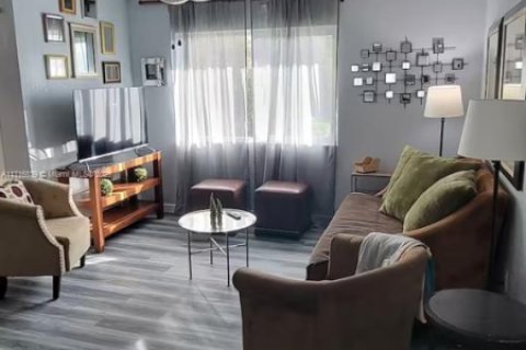 Condominio en venta en Tampa, Florida, 1 dormitorio № 2077309 - foto 2