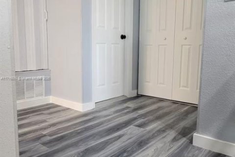 Condominio en venta en Tampa, Florida, 1 dormitorio № 2077309 - foto 6