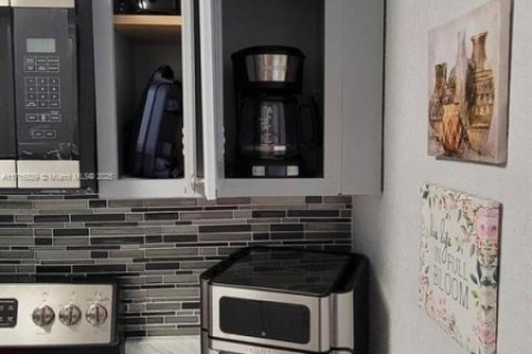 Condominio en venta en Tampa, Florida, 1 dormitorio № 2077309 - foto 11