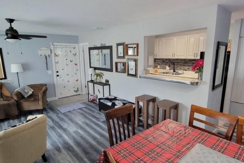 Condominio en Tampa, Florida, 1 dormitorio  № 2077309