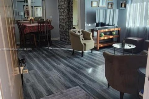 Condominio en venta en Tampa, Florida, 1 dormitorio № 2077309 - foto 3