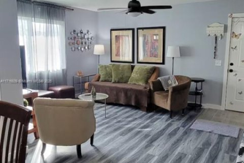 Condominio en venta en Tampa, Florida, 1 dormitorio № 2077309 - foto 4
